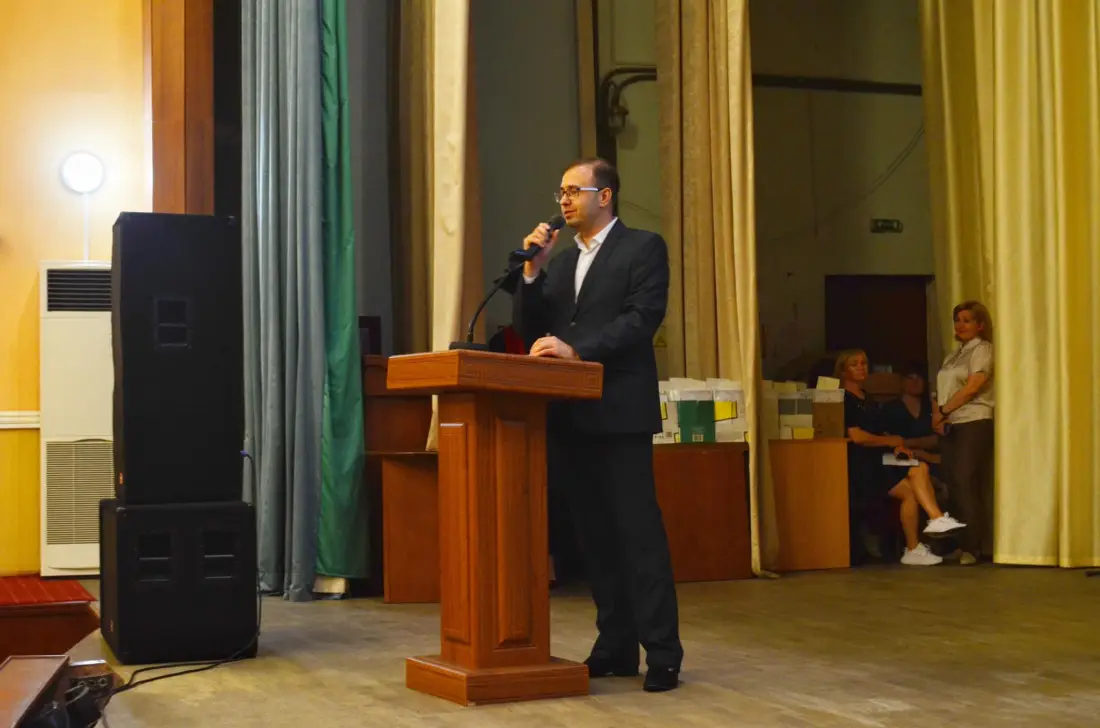 Вітання випускникам